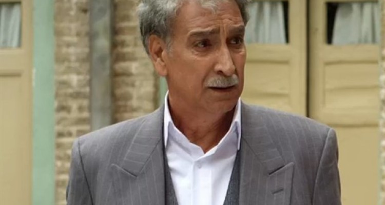 برخی سینما را تبدیل به مغازه کرده اند/ سودجوهای سینما فیلم مبتذل می سازند/ مردم برای تماشای فیلم حق انتخاب ندارند/ باند بازی در سینما وجود دارد/ زور کسی به این باند نمی رسد/ سودجوها مثل اختاپوس روی سینمای ما افتاده اند