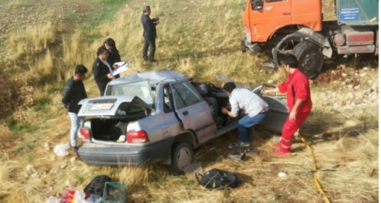 تصادف پراید با کامیون در محور دالاهو به اسلام آبادغرب