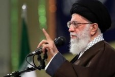 اگر روحیه جهاد و شهادت گسترش یابد گرایش به شرق و غرب رخت برخواهد بست