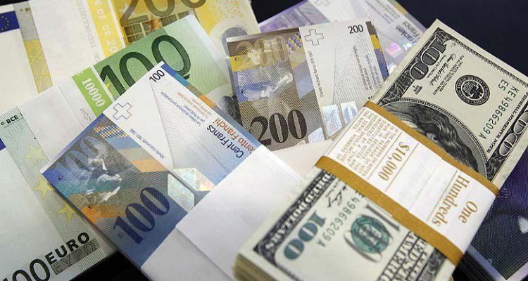 پایه سلطنت «دلار آمریکا» سست شد/ آیا با حذف دلار بازار عرضه کالای ایران رونق می‌گیرد؟ 