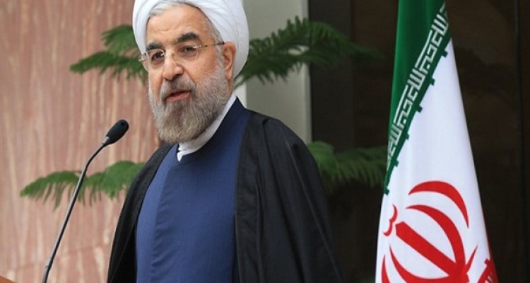 در برابر آمریکا سر فرود نخواهیم آورد / نمی‌گذاریم مردم در تأمین کالاهای اساسی دچار مشکل شوند