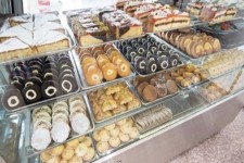 جهش قیمت‌ها در بازار قنادان/ گرانی شیرینی کام مردم را تلخ کرد!