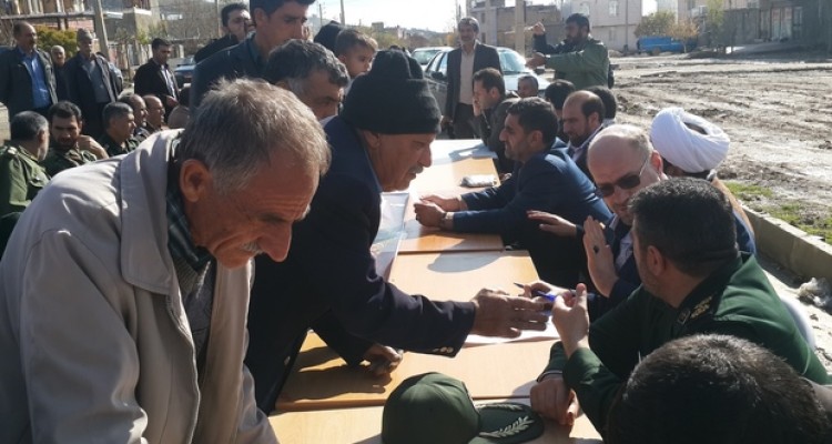 برگزاری اردوی جهادی "میز خدمت" در منطقه محروم اسلام آبادغرب+تصاویر