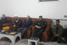 دیدار مسئولین اسلام آبادغرب با خانواده شهدای بسیجی+تصاویر