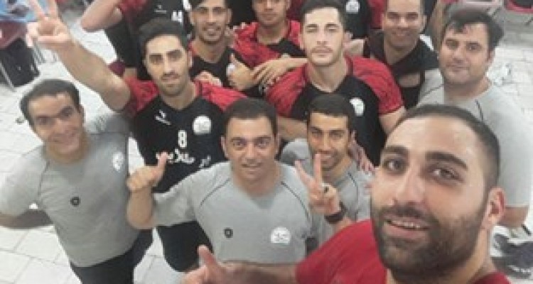 قهرمانی ساده در جامعه 2 قطبی!