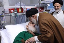 عیادت رهبر انقلاب از آیت‌الله هاشمی شاهرودی + فیلم 