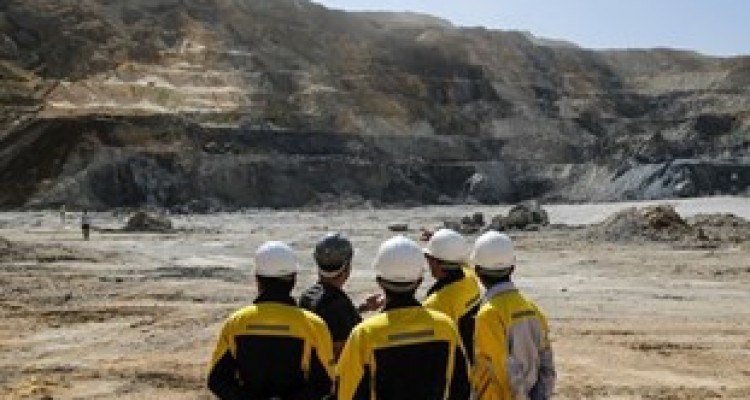 کشف سنگ‌های میلیاردی در اسلام آبادغرب و دالاهو