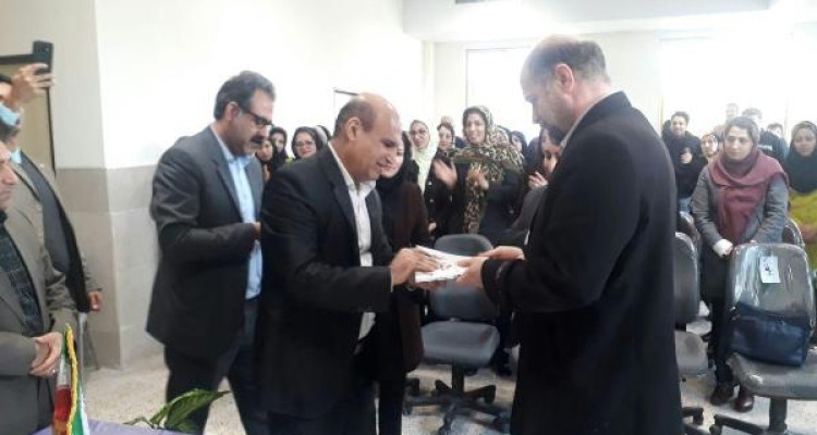 آئین رونمایی از ٣ جلد کتاب فنی مهندسی در اداره فنی و حرفه ای اسلام آباد غرب+عکس