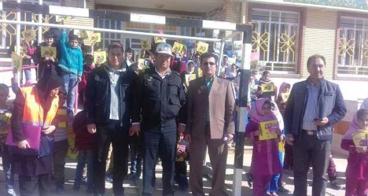 اجرای طرح ایمن سازی مدارس در حاشیه راههای روستایی در اسلام آباد غرب+تصاویر