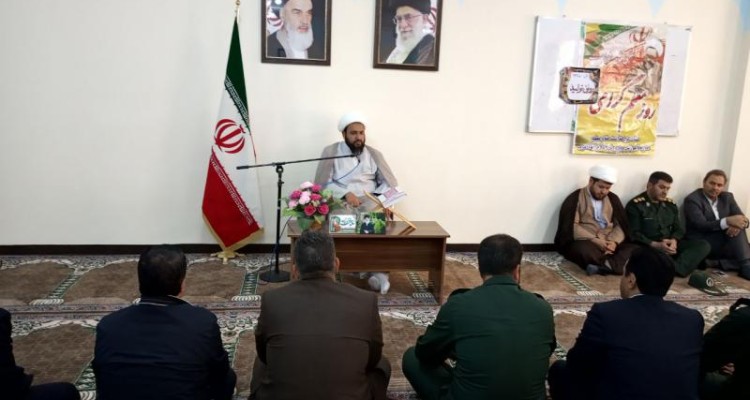 دیدار پرسنل سپاه پاسداران وفرهنگیان اسلام آبادغرب با امام جمعه شهرستان به مناسبت هفته عقیدتی سیاسی و روز معلم