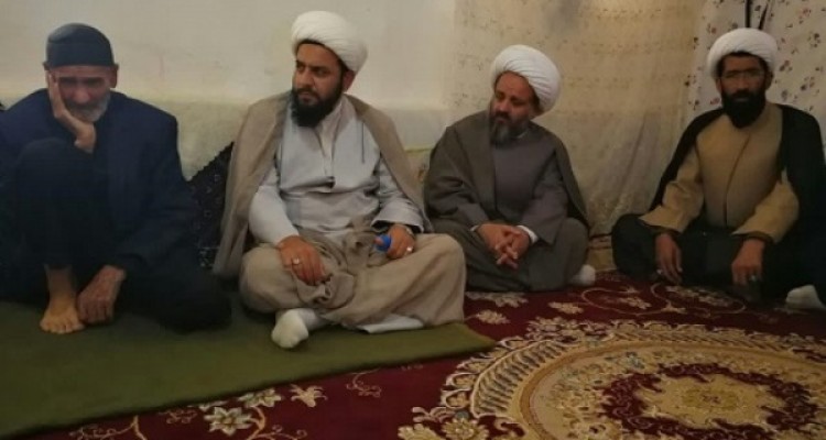 دیدار مسئولان فرهنگی اسلام آباد غرب با خانواده شهید طلبه همدانی+تصاویر