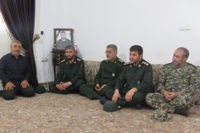 دیدار جانشین فرماندهی سپاه حضرت نبی اکرم(ص) با خانواده شهدا در اسلام آبادغرب+عکس