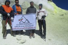 صعود فرهنگیان اسلام آبادی به قله دماوند به مناسبت عید غدیر