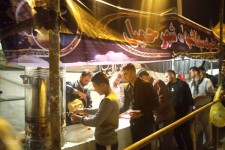 استقبال گرم از زوار اربعین در شهرستان اسلام آبادغرب/توزیع روزانه 7هزار پرس غذای گرم در حمیل