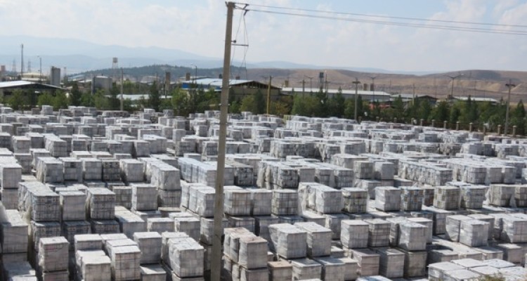 علت اصلی تعطیلی کاشی کاژه و دپوی 10 میلیون متر مربع تولیدات این کارخانه چیست؟!/نقش مدیران استان در رونق تولید