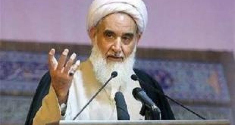 ایجاد فاصله بین حوزه و دانشگاه از توطئه‌های دشمن است