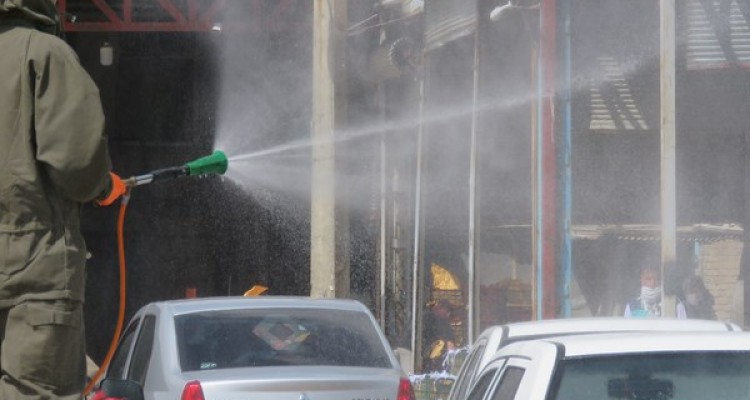 ضدعفونی میدان میوه و تره بار اسلام آبادغرب توسط گروه جهادی شهید سلیمانی+تصاویر