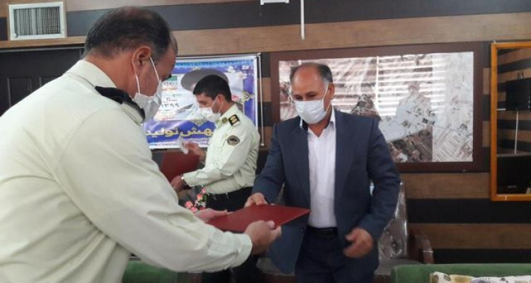 تجلیل از دو جانباز پیشکسوت نیروی انتظامی در اسلام آبادغرب