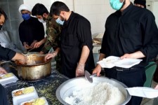 توزیع ۱۵۰۰ پرس غذای گرم افطاری در بین نیازمندان به همت سپاه ناحیه اسلام آبادغرب