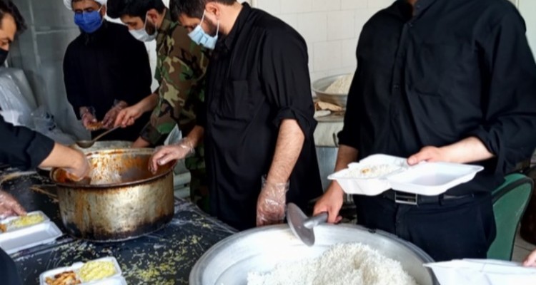 توزیع ۱۵۰۰ پرس غذای گرم افطاری در بین نیازمندان به همت سپاه ناحیه اسلام آبادغرب