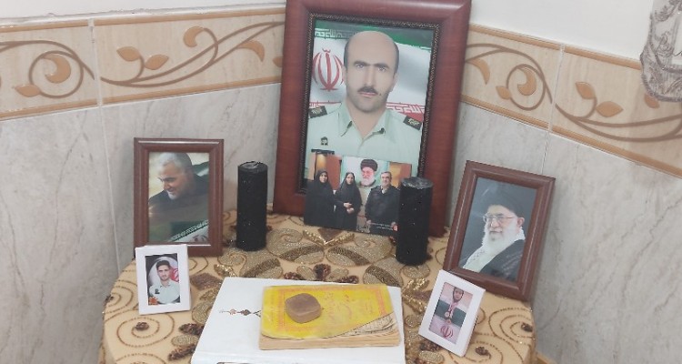 خانواده شهدا باید در ایام انتخابات الگوی مردم باشند/بی تفاوتی مسئولین نسبت به مشکلات مردم خیانت به خون شهداست