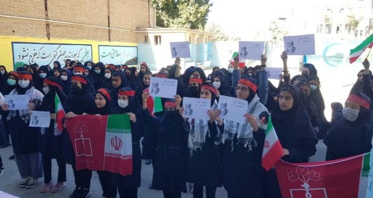 تجدید میثاق با آرمان های شهدا و رهبر معظم انقلاب اسلامی توسط دانش‌آموزان اسلام آبادی+عکس