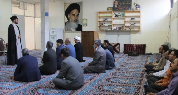 دیدار امام جمعه شهرستان با دادستان و کارکنان دادسرای اسلام آبادغرب