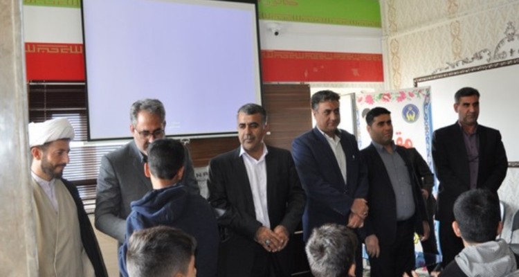 اهدای بیش از 200 بسته فرهنگی به دانش آموزان تحت پوشش کمیته امداد اسلام آبادغرب