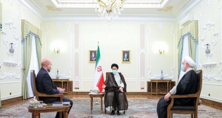 تاکید سران قوا بر حضور مسئولان در اجتماعات مردمی و گفت‌وگو با جوانان