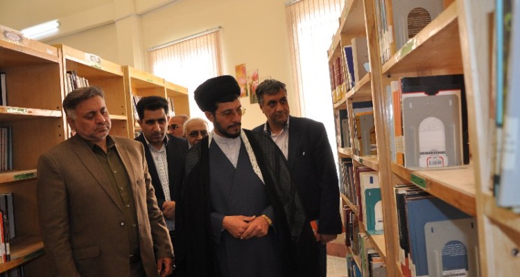 عضویت افتخاری مسئولین اسلام آبادغرب در کتابخانه های عمومی شهرستان+تصاویر