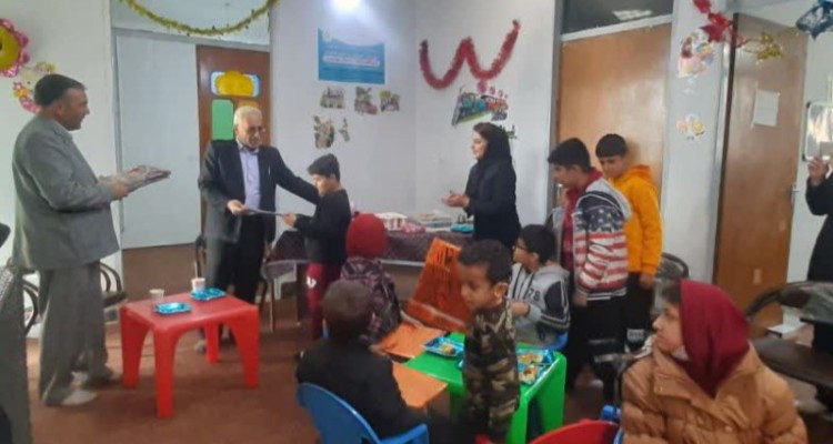 دیدار رئیس بهزیستی اسلام آبادغرب با کودکان کم شنوا وناشنوای مرکز توانبخشی نجوای امید