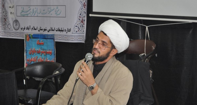 ضرورت حضور پر رنگ بانوان در جهاد تبیین و مشارکت در تولید محتوای اثربخش