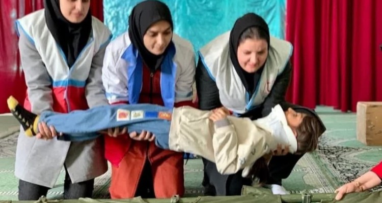 برگزاری دوره آموزشی امداد و کمک های اولیه ویژه معلمین در حمیل