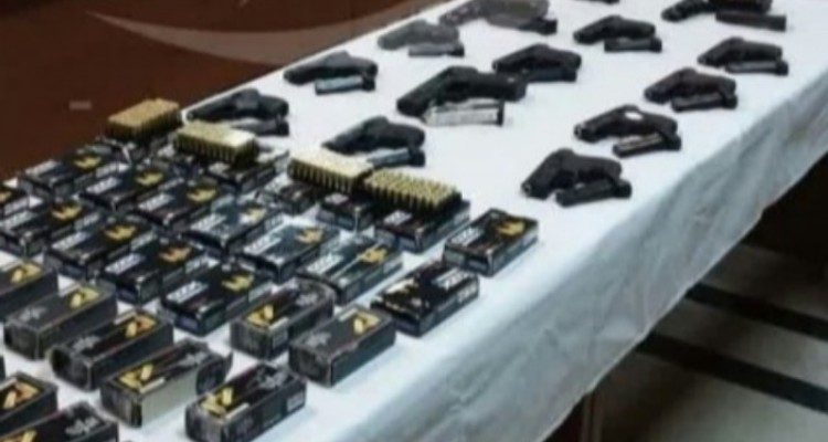 کشف و ضبط ۶۰ قبضه سلاح کمری در جوانرود +فیلم