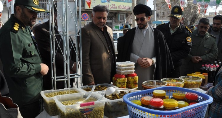 برپایی غرفه‌های محصولات اقتصاد مقاومتی در اسلام آبادغرب+تصاویر