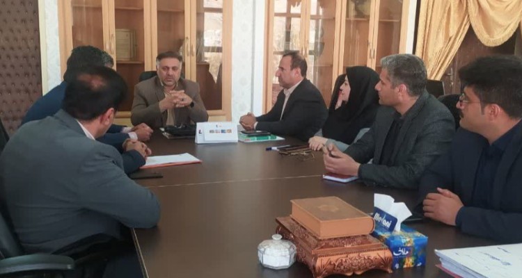 جلسه مدیرکل محیط زیست استان کرمانشاه و ایلام در خصوص آلایندگی واحدهای صنعتی اسلام‌آبادغرب