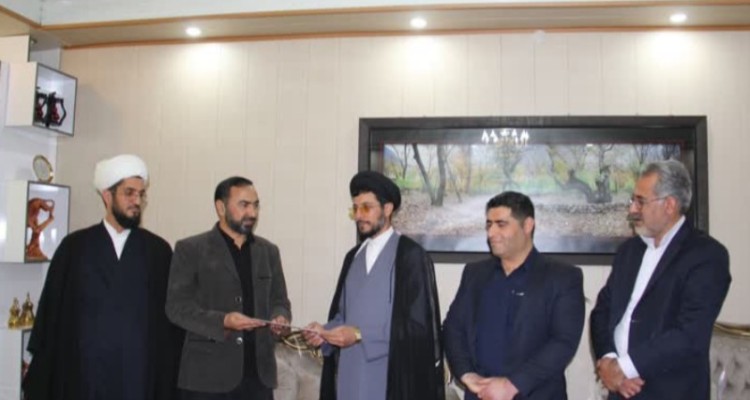 تجلیل از هنرمند و عکاس پیشکسوت اسلام‌آبادی به مناسبت هفته هنر انقلاب اسلامی