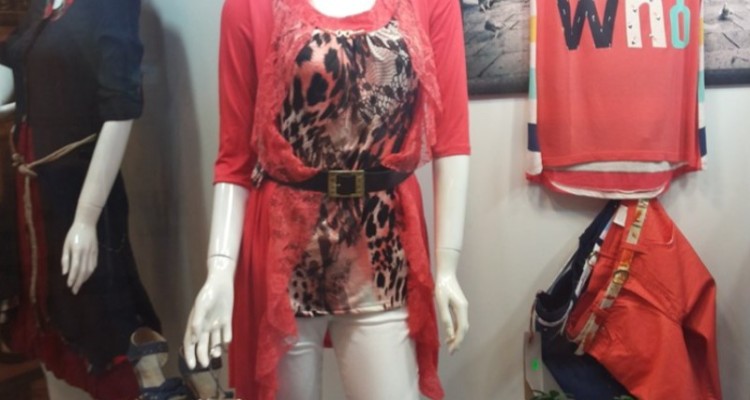 البسه نامتعارفی که در برابر هویت اصیل ایرانی قد عَلَم کرده است/ متولیان فرهنگی و اقتصادی پاسخگو باشند  البسه نامتعارفی که در برابر هویت اصیل ایرانی قد عَلَم کرده است/ متولیان فرهنگی و اقتصادی پاسخگو باشند