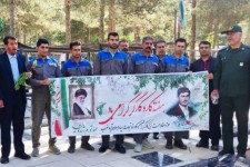 غبارروبی و عطرافشانی مزار شهدای اسلام‌آبادغرب به مناسبت هفته کار و کارگر+تصاویر