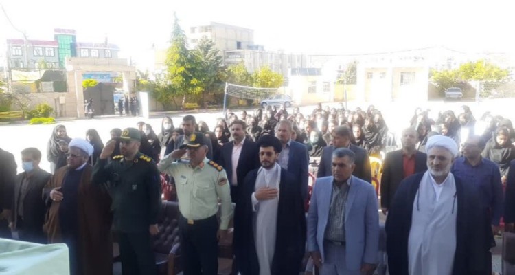 نواختن «زنگ سپاس» در مدارس اسلام آبادغرب+تصاویر