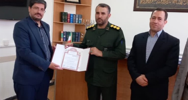 تقدیر از فرمانده ناحیه و مسئول بسیج حقوق‌دانان سپاه اسلام‌آبادغرب توسط دادستان شهرستان
