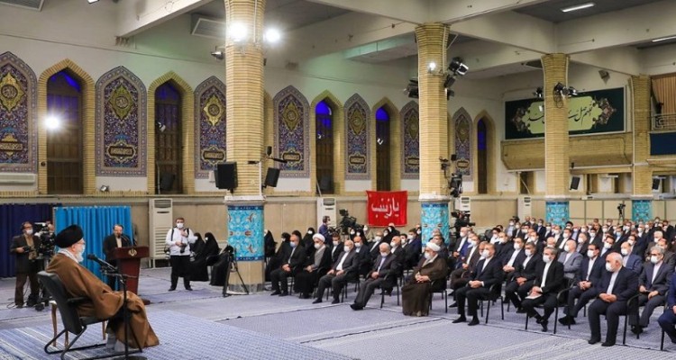 عزت در سیاست خارجی یعنی نفی دیپلماسی التماسی/ انعطاف نفی اصول نیست