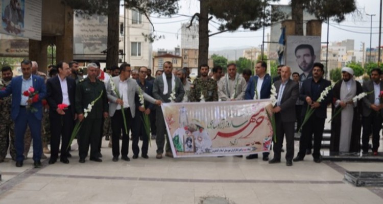 غبارروبی و عطرافشانی مزار شهدای اسلام‌آبادغرب+تصاویر