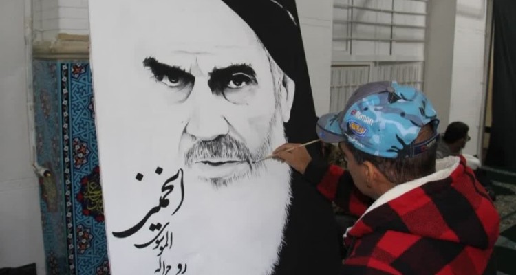 نقاشی تمثال امام خمینی(ره) توسط هنرمندان اسلام‌آبادی+عکس