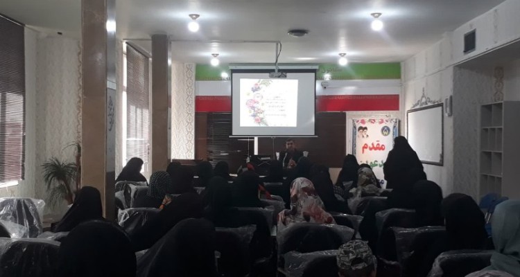 سلسله همایش‌های خانواده و راه زندگی در اسلام‌آبادغرب برگزار شد