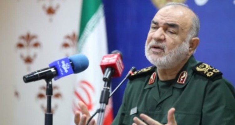 دشمنان از ابتدای پیروزی انقلاب به کردستان چشم طمع داشتند