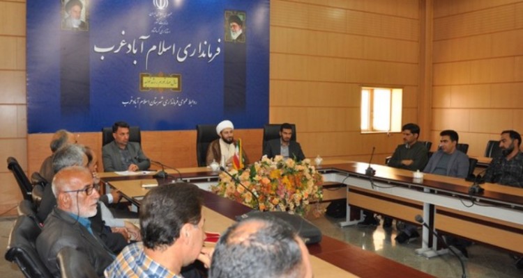 میز گرد بررسی مشکلات شهرستان اسلام‌آبادغرب+تصاویر