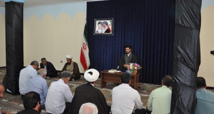 نشست روسای هیئات مذهبی اسلام‌آبادغرب با امام جمعه شهرستان