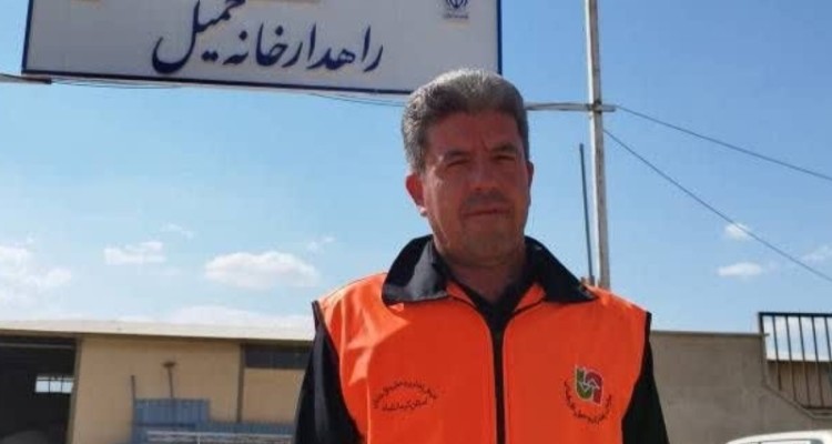 امداد رسانی تحسین برانگیز راهدار اسلام‌آبادی به زائر در راه مانده زیارت اربعین حسینی