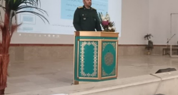 معلمان باید نسبت به افزایش آگاهی بخشی نسل جدید تلاش کنند